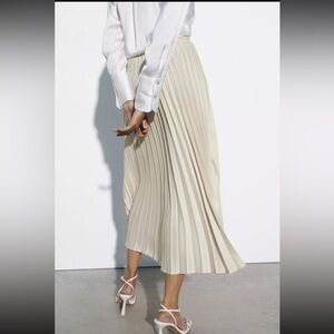 WOMEN’S PLEATED MIDI SKIRT SS23 SIZE LARGE